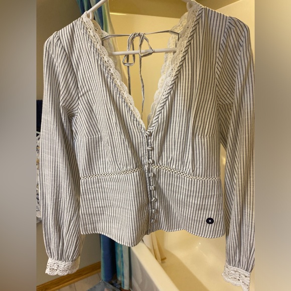 NWT A&F Abercrombie and Fitch Lace Pinstripe Button V-Neck Smocked Blouse Top - Picture 3 of 6